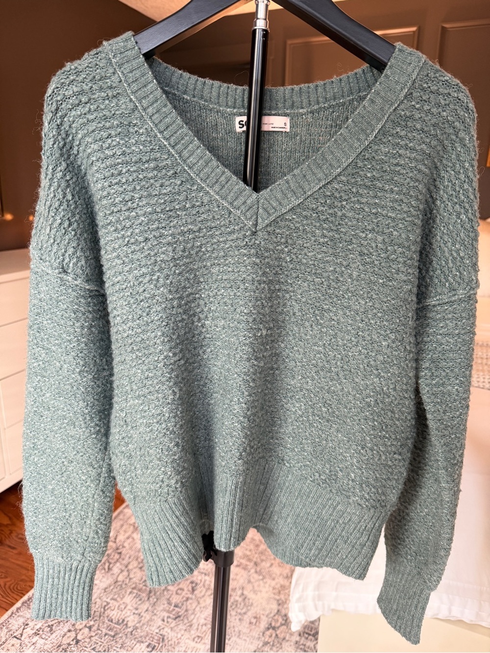 SO Sage Green Textured V-Neck Sweater Women’s Size Small Cozy Soft Knit